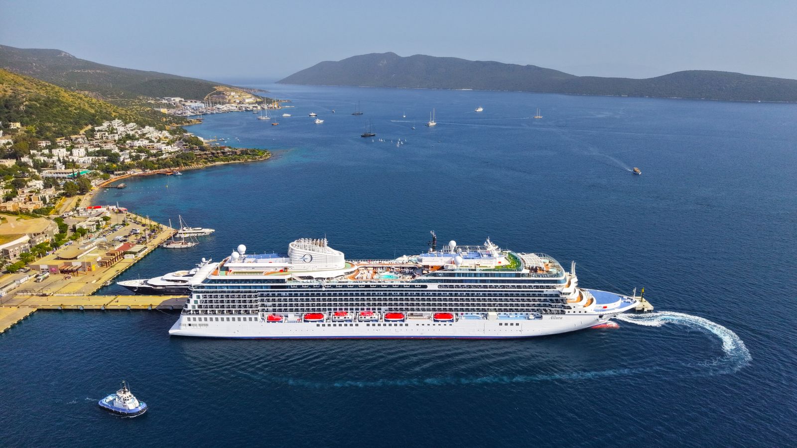 Luxury cruise ship